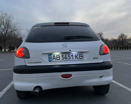 Белый Пежо 206, объемом двигателя 1.1 л и пробегом 150 тыс. км за 2400 $, фото 5 на Automoto.ua