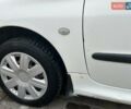 Белый Пежо 206, объемом двигателя 1.1 л и пробегом 265 тыс. км за 1699 $, фото 14 на Automoto.ua