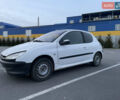 Белый Пежо 206, объемом двигателя 1.1 л и пробегом 150 тыс. км за 2400 $, фото 3 на Automoto.ua