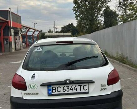 Белый Пежо 206, объемом двигателя 1.1 л и пробегом 265 тыс. км за 1699 $, фото 7 на Automoto.ua