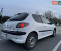 Белый Пежо 206, объемом двигателя 1.1 л и пробегом 150 тыс. км за 2400 $, фото 4 на Automoto.ua