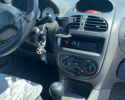 Белый Пежо 206, объемом двигателя 1.36 л и пробегом 293 тыс. км за 2500 $, фото 8 на Automoto.ua