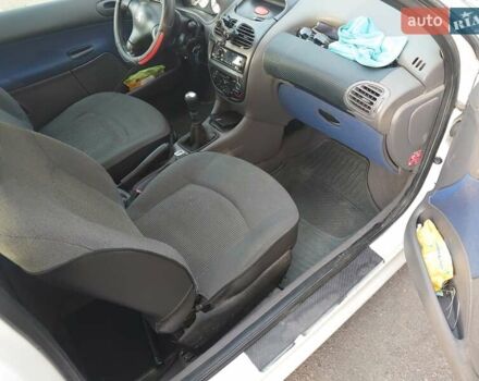 Білий Пежо 206, об'ємом двигуна 1.36 л та пробігом 253 тис. км за 1900 $, фото 8 на Automoto.ua