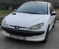 Белый Пежо 206, объемом двигателя 1.4 л и пробегом 257 тыс. км за 2400 $, фото 1 на Automoto.ua