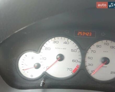 Білий Пежо 206, об'ємом двигуна 1.36 л та пробігом 253 тис. км за 1900 $, фото 6 на Automoto.ua