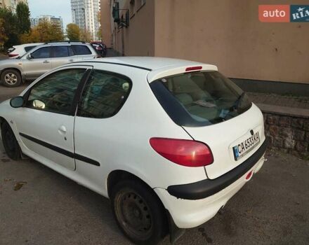Білий Пежо 206, об'ємом двигуна 1.36 л та пробігом 253 тис. км за 1900 $, фото 2 на Automoto.ua