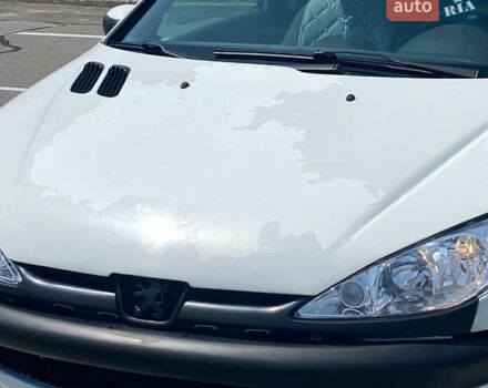 Белый Пежо 206, объемом двигателя 1.36 л и пробегом 293 тыс. км за 2500 $, фото 11 на Automoto.ua