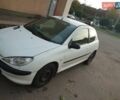 Білий Пежо 206, об'ємом двигуна 1.36 л та пробігом 253 тис. км за 1900 $, фото 1 на Automoto.ua