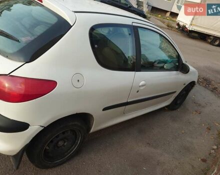 Білий Пежо 206, об'ємом двигуна 1.36 л та пробігом 253 тис. км за 1900 $, фото 11 на Automoto.ua