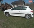 Белый Пежо 206, объемом двигателя 1.36 л и пробегом 242 тыс. км за 2500 $, фото 1 на Automoto.ua