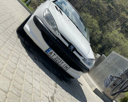 Білий Пежо 206, об'ємом двигуна 1.36 л та пробігом 303 тис. км за 2400 $, фото 7 на Automoto.ua