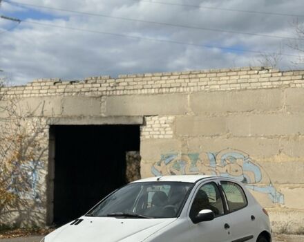 Білий Пежо 206, об'ємом двигуна 2 л та пробігом 300 тис. км за 1000 $, фото 2 на Automoto.ua