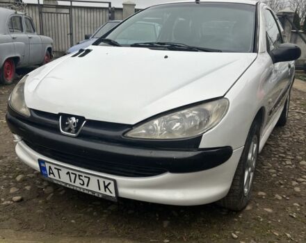 Белый Пежо 206, объемом двигателя 1.1 л и пробегом 387 тыс. км за 1600 $, фото 1 на Automoto.ua