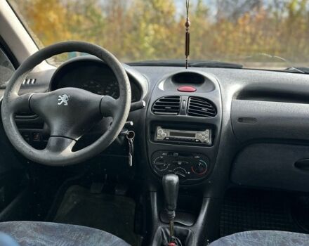 Білий Пежо 206, об'ємом двигуна 2 л та пробігом 300 тис. км за 1000 $, фото 7 на Automoto.ua