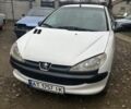 Белый Пежо 206, объемом двигателя 1.1 л и пробегом 387 тыс. км за 1600 $, фото 1 на Automoto.ua