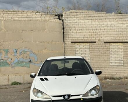 Білий Пежо 206, об'ємом двигуна 2 л та пробігом 300 тис. км за 1000 $, фото 1 на Automoto.ua