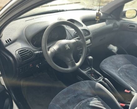 Білий Пежо 206, об'ємом двигуна 2 л та пробігом 300 тис. км за 1000 $, фото 10 на Automoto.ua