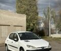 Білий Пежо 206, об'ємом двигуна 2 л та пробігом 300 тис. км за 1000 $, фото 1 на Automoto.ua
