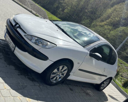 Білий Пежо 206, об'ємом двигуна 1.36 л та пробігом 303 тис. км за 2400 $, фото 4 на Automoto.ua
