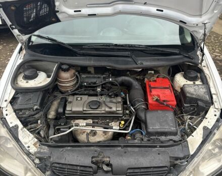 Белый Пежо 206, объемом двигателя 1.1 л и пробегом 387 тыс. км за 1600 $, фото 4 на Automoto.ua