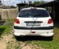 Белый Пежо 206, объемом двигателя 1.4 л и пробегом 257 тыс. км за 2000 $, фото 1 на Automoto.ua
