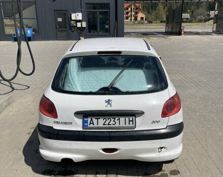 Білий Пежо 206, об'ємом двигуна 1.36 л та пробігом 303 тис. км за 2400 $, фото 2 на Automoto.ua