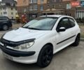 Белый Пежо 206, объемом двигателя 1.36 л и пробегом 317 тыс. км за 2000 $, фото 1 на Automoto.ua