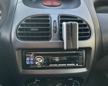 Белый Пежо 206, объемом двигателя 1.4 л и пробегом 298 тыс. км за 3600 $, фото 8 на Automoto.ua