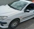 Білий Пежо 206, об'ємом двигуна 1.36 л та пробігом 230 тис. км за 2600 $, фото 1 на Automoto.ua