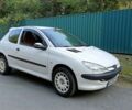 Белый Пежо 206, объемом двигателя 1.36 л и пробегом 230 тыс. км за 3800 $, фото 1 на Automoto.ua