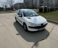Білий Пежо 206, об'ємом двигуна 1.4 л та пробігом 104 тис. км за 4500 $, фото 1 на Automoto.ua