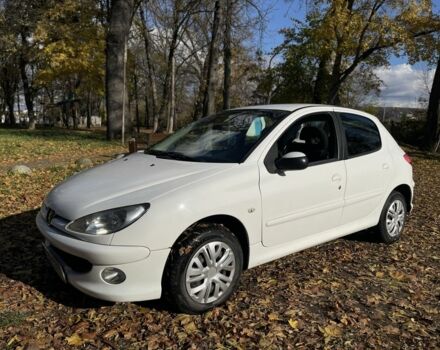 Белый Пежо 206, объемом двигателя 1.4 л и пробегом 298 тыс. км за 3600 $, фото 5 на Automoto.ua