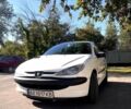 Белый Пежо 206, объемом двигателя 1.4 л и пробегом 293 тыс. км за 2400 $, фото 1 на Automoto.ua