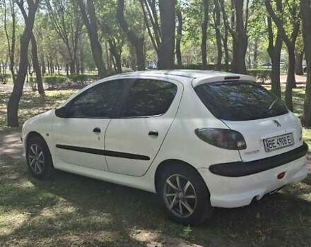 Белый Пежо 206, объемом двигателя 1.4 л и пробегом 235 тыс. км за 4100 $, фото 6 на Automoto.ua