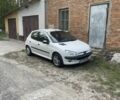 Білий Пежо 206, об'ємом двигуна 1.6 л та пробігом 212 тис. км за 2800 $, фото 1 на Automoto.ua