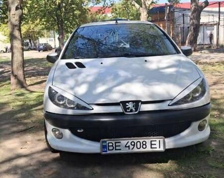 Белый Пежо 206, объемом двигателя 1.4 л и пробегом 235 тыс. км за 4100 $, фото 8 на Automoto.ua