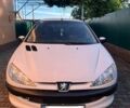 Белый Пежо 206, объемом двигателя 1.4 л и пробегом 209 тыс. км за 3500 $, фото 1 на Automoto.ua