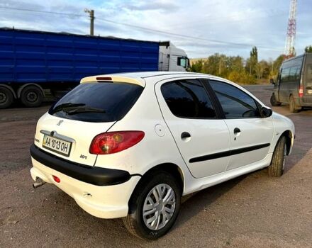Білий Пежо 206, об'ємом двигуна 1.4 л та пробігом 220 тис. км за 3100 $, фото 6 на Automoto.ua