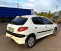 Білий Пежо 206, об'ємом двигуна 1.4 л та пробігом 220 тис. км за 3100 $, фото 6 на Automoto.ua