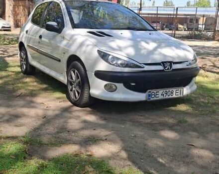 Белый Пежо 206, объемом двигателя 1.4 л и пробегом 235 тыс. км за 4100 $, фото 10 на Automoto.ua