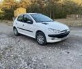 Белый Пежо 206, объемом двигателя 1.4 л и пробегом 220 тыс. км за 2000 $, фото 1 на Automoto.ua
