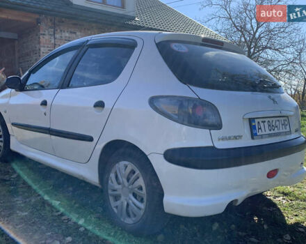 Белый Пежо 206, объемом двигателя 1.4 л и пробегом 383 тыс. км за 2750 $, фото 4 на Automoto.ua