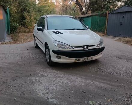 Білий Пежо 206, об'ємом двигуна 1.4 л та пробігом 230 тис. км за 2900 $, фото 2 на Automoto.ua