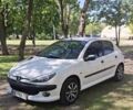 Белый Пежо 206, объемом двигателя 1.4 л и пробегом 235 тыс. км за 4100 $, фото 1 на Automoto.ua