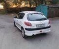 Білий Пежо 206, об'ємом двигуна 1.4 л та пробігом 230 тис. км за 2900 $, фото 7 на Automoto.ua
