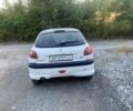 Белый Пежо 206, объемом двигателя 1.4 л и пробегом 220 тыс. км за 2000 $, фото 3 на Automoto.ua