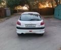 Білий Пежо 206, об'ємом двигуна 1.4 л та пробігом 230 тис. км за 2900 $, фото 3 на Automoto.ua