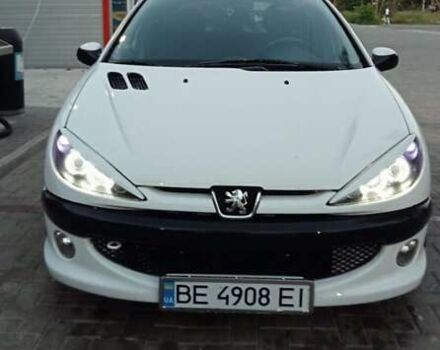 Белый Пежо 206, объемом двигателя 1.4 л и пробегом 235 тыс. км за 4100 $, фото 21 на Automoto.ua