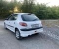 Белый Пежо 206, объемом двигателя 1.4 л и пробегом 220 тыс. км за 2000 $, фото 5 на Automoto.ua