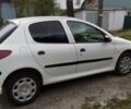 Белый Пежо 206, объемом двигателя 1.4 л и пробегом 124 тыс. км за 4550 $, фото 1 на Automoto.ua